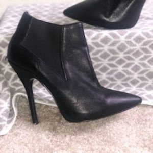 Black Leather STEVE MADDEN DEVIL Ankle Boots